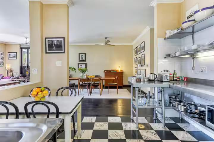 To Let 4 Bedroom Property for Rent in Tamboerskloof Western Cape